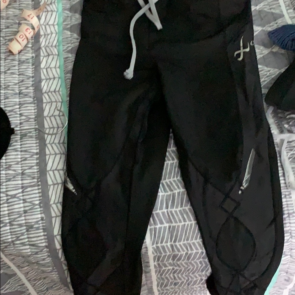 CWX compression capris size large.